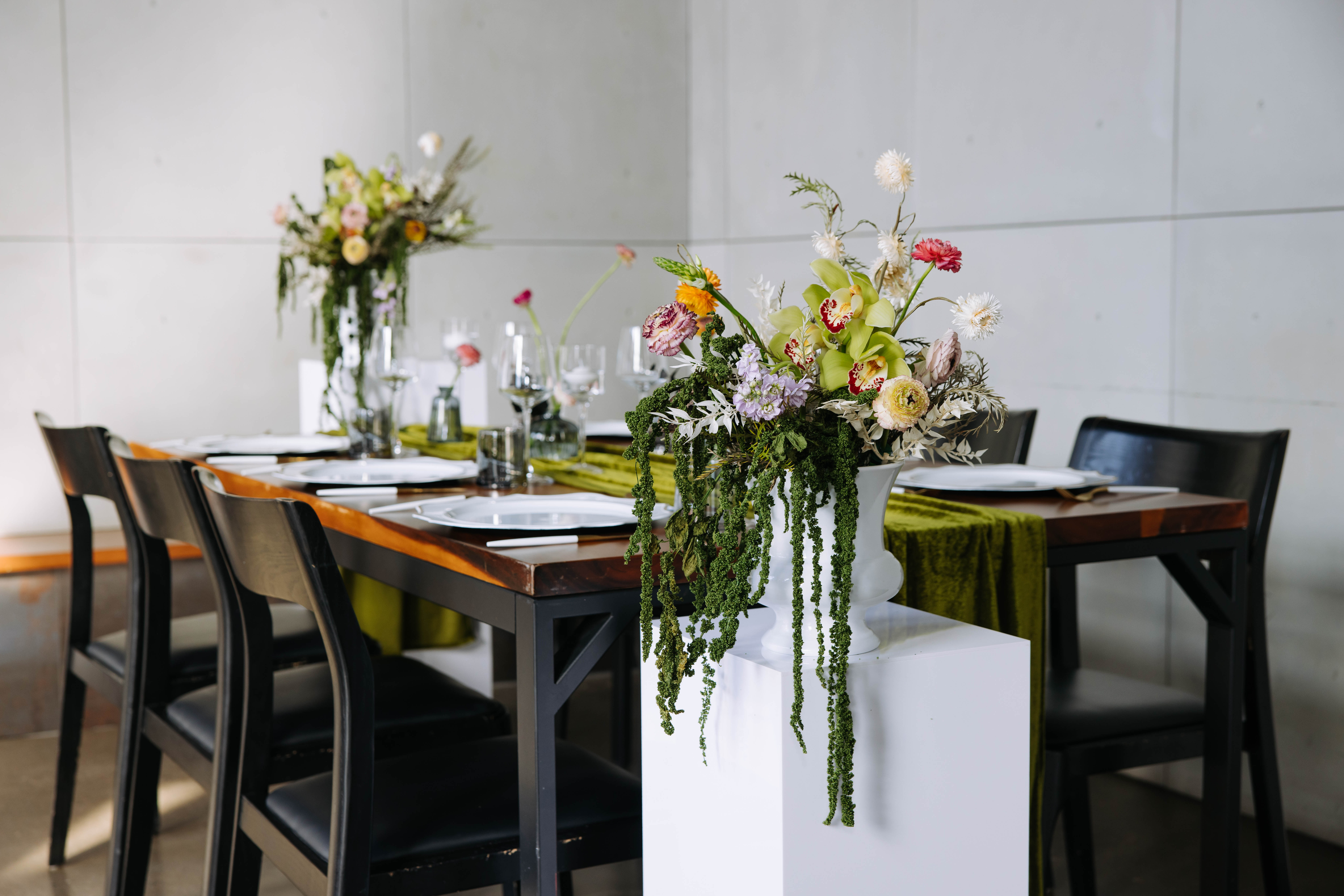 Planning a 2026 or 2027 celebration? Discover how choosing a Canmore wedding venue like Mainspace pairs beautifully with sustainable wedding florals and modern mountain reception design.